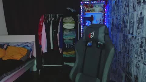 Snapshot of kevin_joestar chatting on 12-11-24, 03:45 Kevin online show from 12-11-24, 03:45