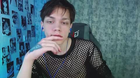 Snapshot of kevin_joestar chatting on 10-15-25, 04:34 Kevin online show from 10-15-25, 04:34