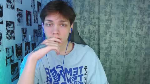 Snapshot of kevin_joestar chatting on 10-17-25, 04:04 Kevin online show from 10-17-25, 04:04