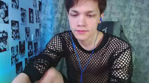 Snapshot of kevin_joestar chatting on 10-31-25, 04:24 Kevin online show from 10-31-25, 04:24