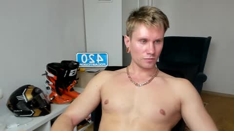 Snapshot of kevin_park chatting on 10-20-25, 01:00 Kev online show from 10-20-25, 01:00