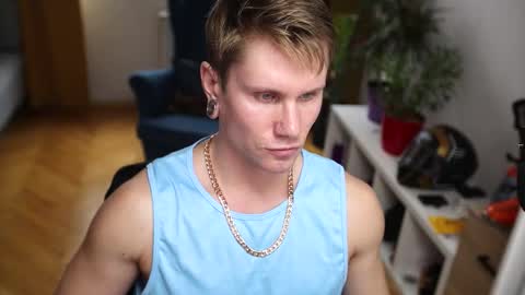 Snapshot of kevin_park chatting on 11-08-25, 11:21 Kev online show from 11-08-25, 11:21