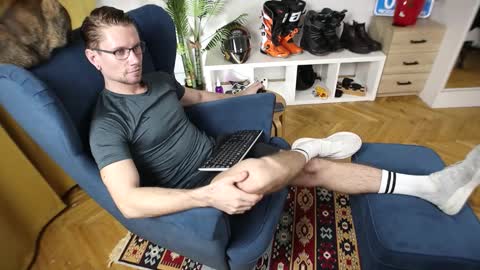 Snapshot of kevin_park chatting on 11-26-25, 11:44 Kev online show from 11-26-25, 11:44