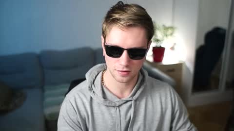 Snapshot of kevin_park chatting on 01-09-26, 02:53 Kev online show from 01-09-26, 02:53