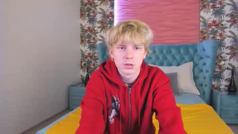 Snapshot of kevinm1lky chatting on 10-28-25, 02:42 Kevin online show from 10-28-25, 02:42