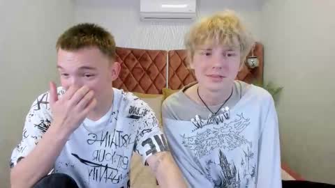 Snapshot of kevinm1lky chatting on 10-29-25, 02:52 Kevin online show from 10-29-25, 02:52