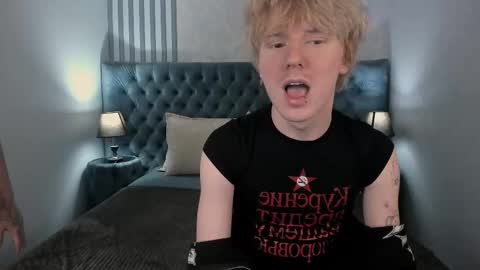 Snapshot of kevinm1lky chatting on 11-07-25, 01:33 Kevin online show from 11-07-25, 01:33