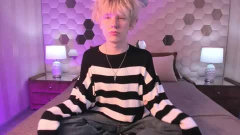 Snapshot of kevinm1lky chatting on 11-09-25, 08:29 Kevin online show from 11-09-25, 08:29