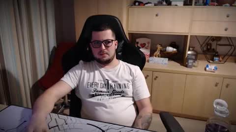 Kevinn online show from 12-18-25, 06:47