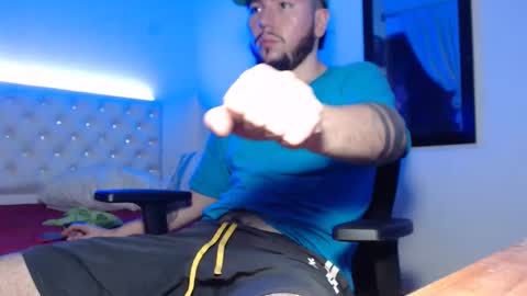 Snapshot of kevinsantiag0 chatting on 12-01-25, 01:43 kevinsantiag0 online show from 12-01-25, 01:43