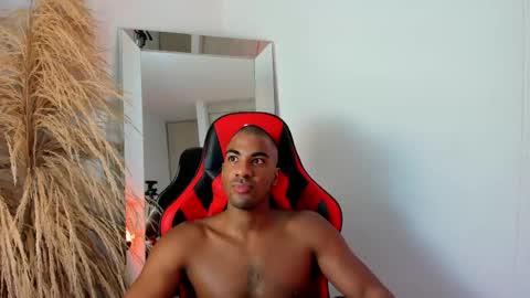 Snapshot of kevinxblack chatting on 02-28-25, 01:47 sebastian online show from 02-28-25, 01:47
