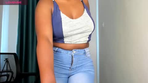 Snapshot of keyara_ chatting on 01-19-26, 12:42 Keyara online show from 01-19-26, 12:42