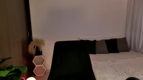 Keyla online show from 12-18-24, 11:08