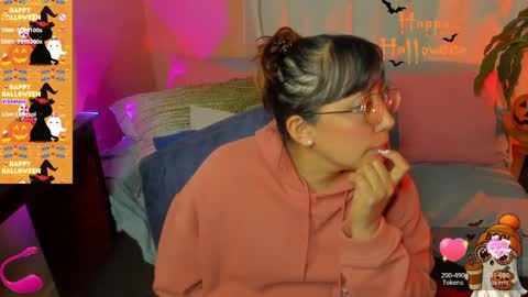 Snapshot of keyt_foxxx chatting on 10-23-25, 04:01 Danna Sofia online show from 10-23-25, 04:01