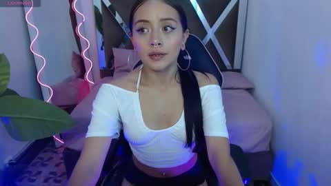 Snapshot of khalia_tay chatting on 12-15-25, 07:29 KHALIA online show from 12-15-25, 07:29