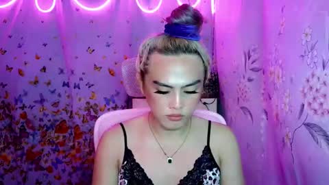 Snapshot of khelani_tsgirl4u chatting on 10-05-25, 05:22 Khelani online show from 10-05-25, 05:22