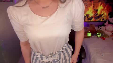 Snapshot of khionebesset chatting on 12-02-24, 04:42 Khi. online show from 12-02-24, 04:42