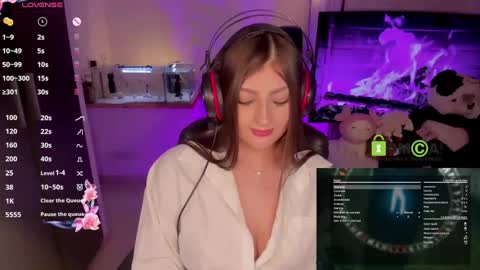 Snapshot of khionebesset chatting on 01-09-25, 10:52 Khi. online show from 01-09-25, 10:52