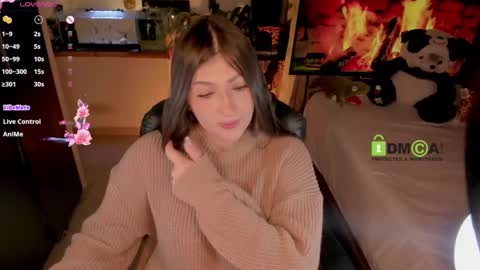 Snapshot of khionebesset chatting on 02-18-25, 05:20 Khi. online show from 02-18-25, 05:20