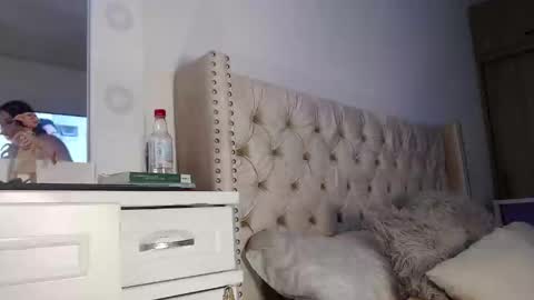Snapshot of khloe33 chatting on 02-13-25, 08:03 khloe33 online show from 02-13-25, 08:03