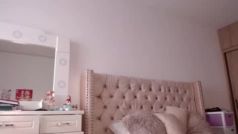 Snapshot of khloe33 chatting on 02-22-25, 05:35 khloe33 online show from 02-22-25, 05:35