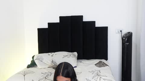 Khloe online show from 01-11-25, 01:53