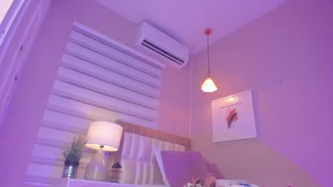 Snapshot of khloe_sweeet chatting on 09-19-25, 11:33 khloe_sweeet online show from 09-19-25, 11:33