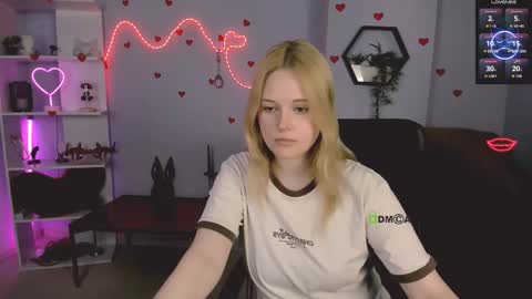 Snapshot of khloebeauty chatting on 05-15-26, 12:23 khloebeauty online show from 05-15-26, 12:23