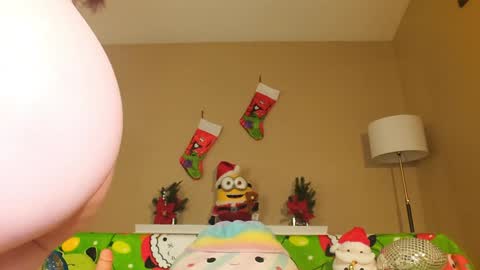 Khloe online show from 12-19-24, 04:56