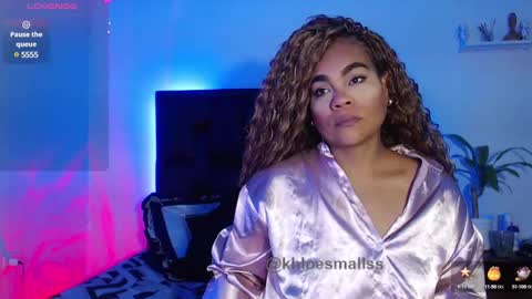 Snapshot of khloesmalls chatting on 01-02-25, 03:29 online show from 01-02-25, 03:29