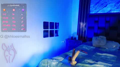 Snapshot of khloesmalls chatting on 09-17-25, 08:05 online show from 09-17-25, 08:05