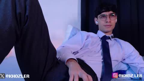 Snapshot of khozler_ chatting on 12-23-25, 12:19 khozler_ online show from 12-23-25, 12:19