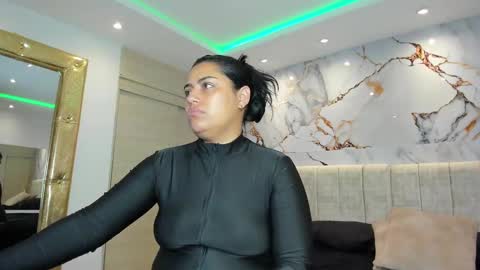    N         M online show from 11-10-25, 11:20