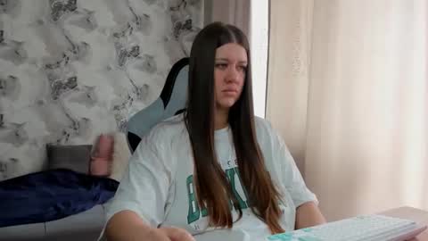 kianna_dior_ online show from 04-19-26, 09:19