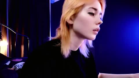 Snapshot of kiara_dream chatting on 02-09-26, 10:36 Kira online show from 02-09-26, 10:36