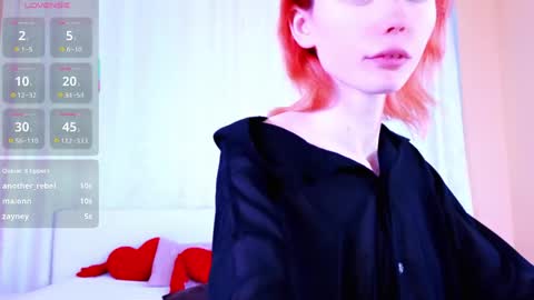 Snapshot of kiara_dream chatting on 05-18-26, 04:07 Kira online show from 05-18-26, 04:07