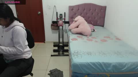 Snapshot of kiara_williamss chatting on 12-24-24, 08:05 Kiara online show from 12-24-24, 08:05