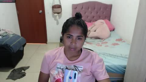 Snapshot of kiara_williamss chatting on 10-28-25, 06:43 Kiara online show from 10-28-25, 06:43