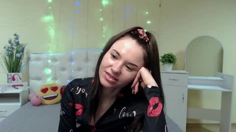 Snapshot of kiaracriegs chatting on 01-31-25, 10:10 Kara online show from 01-31-25, 10:10