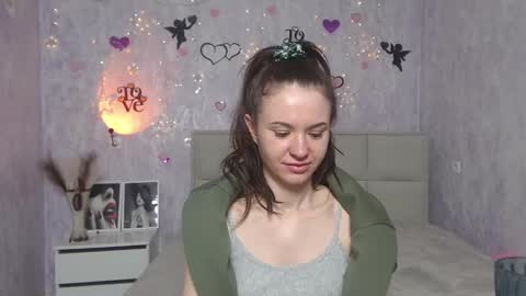 Snapshot of kiaracriegs chatting on 02-11-25, 04:33 Kara online show from 02-11-25, 04:33