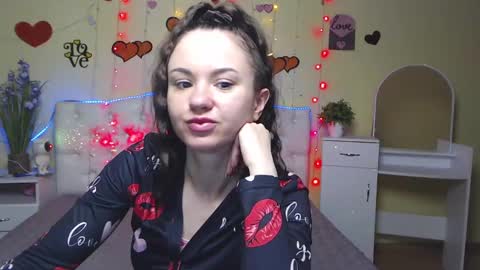 Snapshot of kiaracriegs chatting on 02-13-25, 07:42 Kara online show from 02-13-25, 07:42