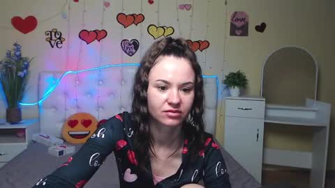 Snapshot of kiaracriegs chatting on 02-13-25, 11:37 Kara online show from 02-13-25, 11:37