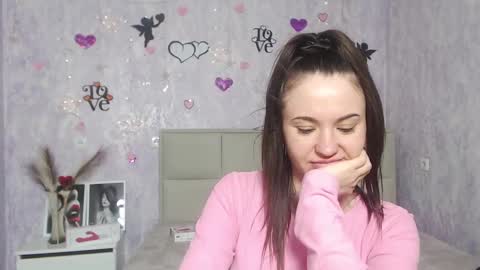 Snapshot of kiaracriegs chatting on 02-19-25, 04:01 Kara online show from 02-19-25, 04:01