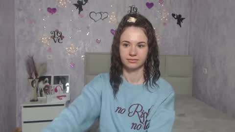 Snapshot of kiaracriegs chatting on 03-06-25, 01:37 Kara online show from 03-06-25, 01:37