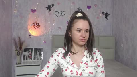 Snapshot of kiaracriegs chatting on 03-08-25, 02:34 Kara online show from 03-08-25, 02:34