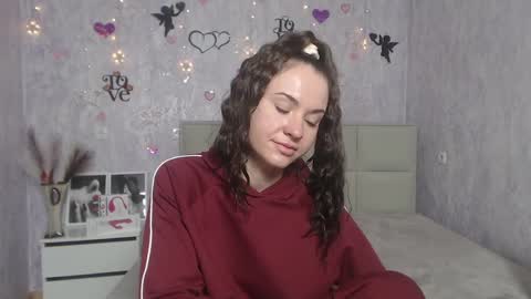 Snapshot of kiaracriegs chatting on 03-12-25, 09:35 Kara online show from 03-12-25, 09:35