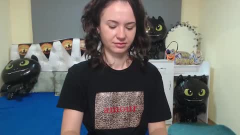 Snapshot of kiaracriegs chatting on 10-15-25, 05:46 Kara online show from 10-15-25, 05:46