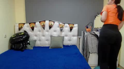 Snapshot of kiaracriegs chatting on 10-17-25, 05:59 Kara online show from 10-17-25, 05:59