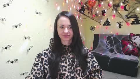 Snapshot of kiaracriegs chatting on 10-24-25, 05:09 Kara online show from 10-24-25, 05:09