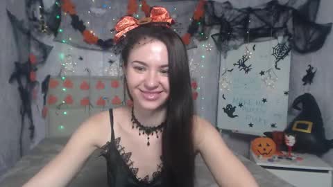 Snapshot of kiaracriegs chatting on 10-29-25, 07:04 Kara online show from 10-29-25, 07:04